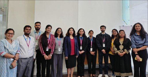 Sindhu with team